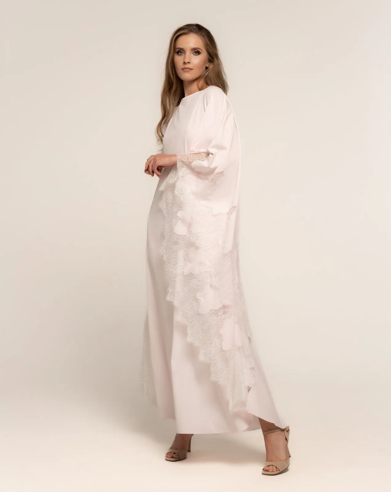 Feminine Kaftan With Lace